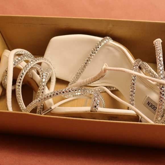 STEVE MADDEN with box UPLIFT Wrap up heel - Picture 11 of 15